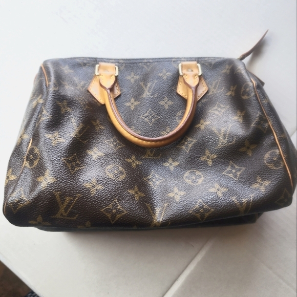 🌸‎ Louis Vuitton | hand bag with Signature Logo - Picture 1 of 8